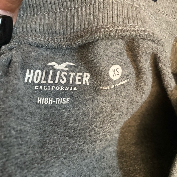 Hollister Men's Heather Gray Joggers - Picture 12 of 16